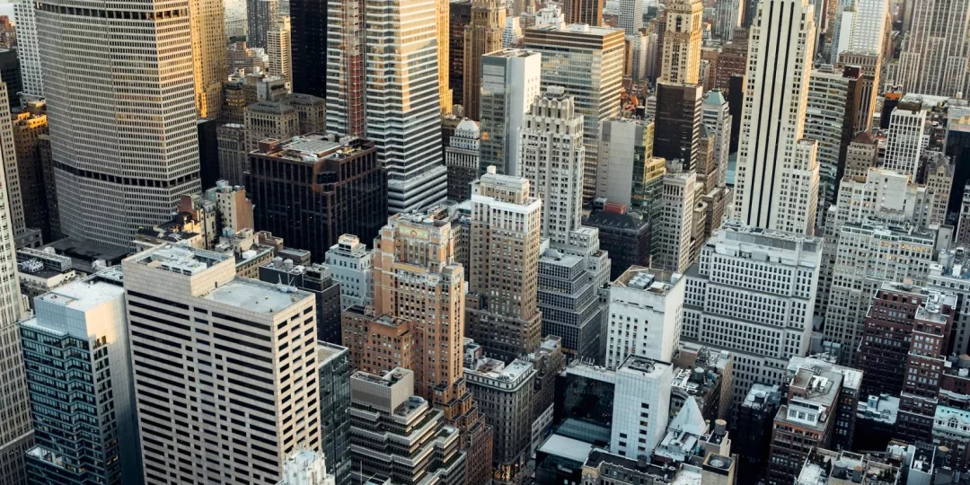 Vue aérienne des gratte-ciels de Manhattan au coucher du soleil — Manhattan