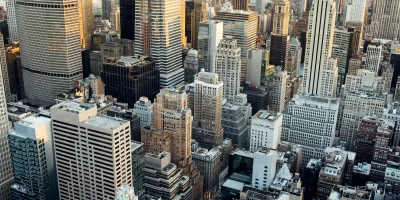 Vue aérienne des gratte-ciels de Manhattan au coucher du soleil — Manhattan