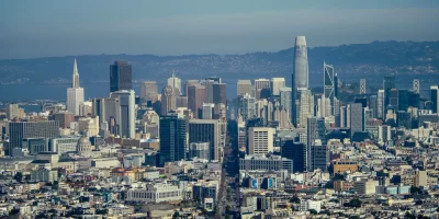 Vue panoramique de la skyline de San Francisco avec des gratte-ciels modernes — San Francisco