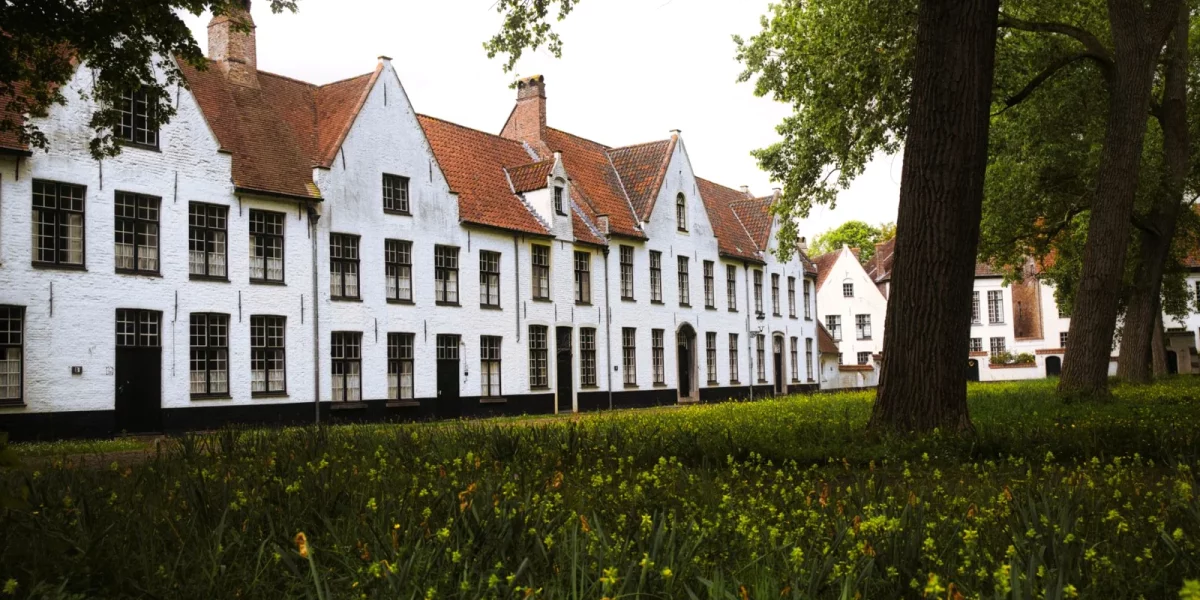 Béguinage : fonctionnement, prix et conditions d'admission — béguinage
