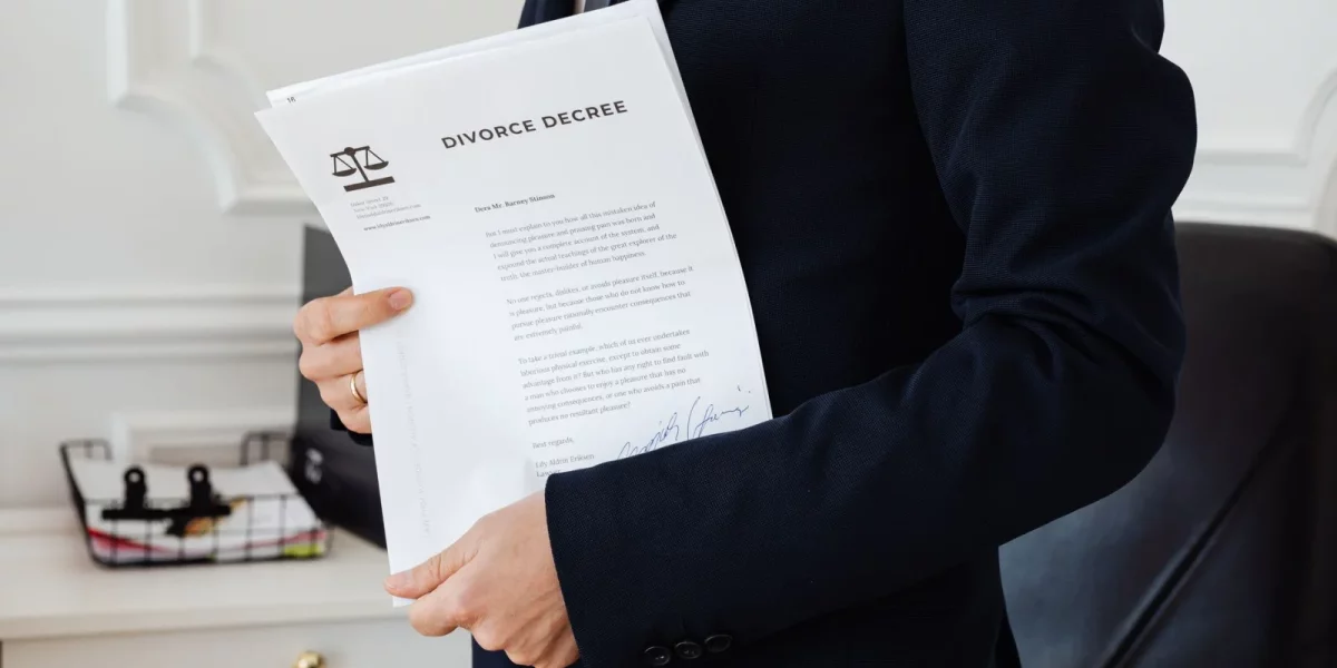 Dissolution d'une SCI : procédure, coût et sort du bien (2026) — dissolution sci