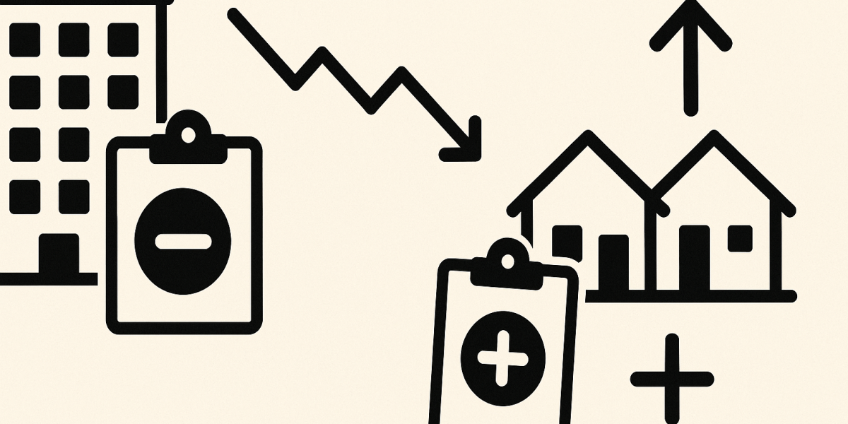 Vue d’un chantier de construction de logements avec grues et échafaudages