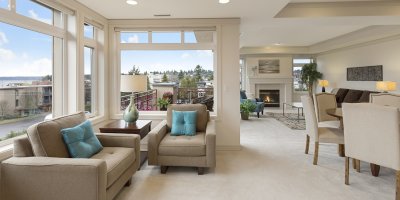 Photos annonce immobilière — salon lumineux et épuré photographié au grand angle avec lumière naturelle