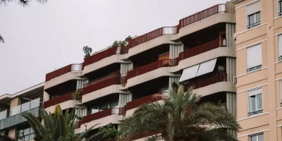 Vendre un appartement loué : préemption, décote, décision 2026 — vendre appartement loué