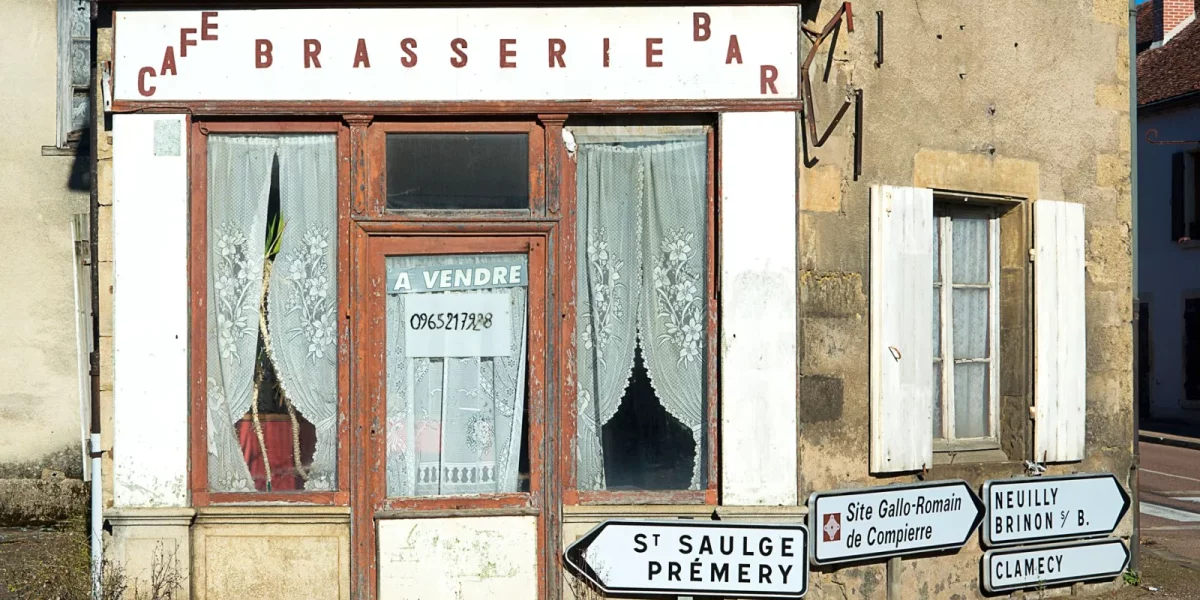 Vendre un local commercial : occupé ou vide, prix, fiscalité (2026) — vendre un local commercial