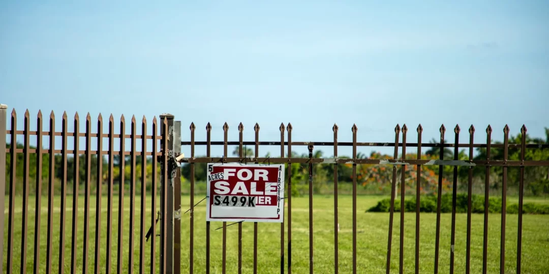 Vendre une partie de son terrain : étapes, bornage et fiscalité (2026) — vendre une partie de son terrain